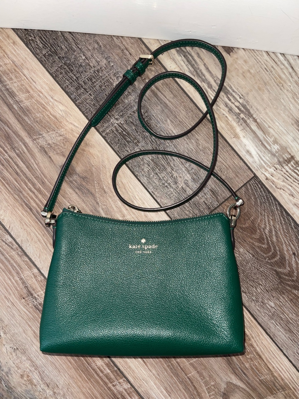 Kate Spade New York Kelly Green Pebbled Crossbody Bag Adjustable Strap Logo Zip